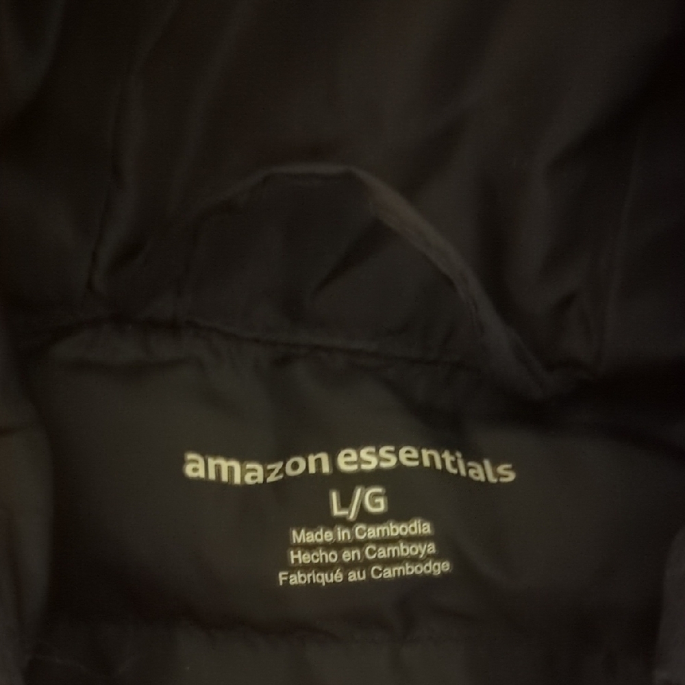 Amazon Essentials Black Puffer Jacket - Picture 2 of 4